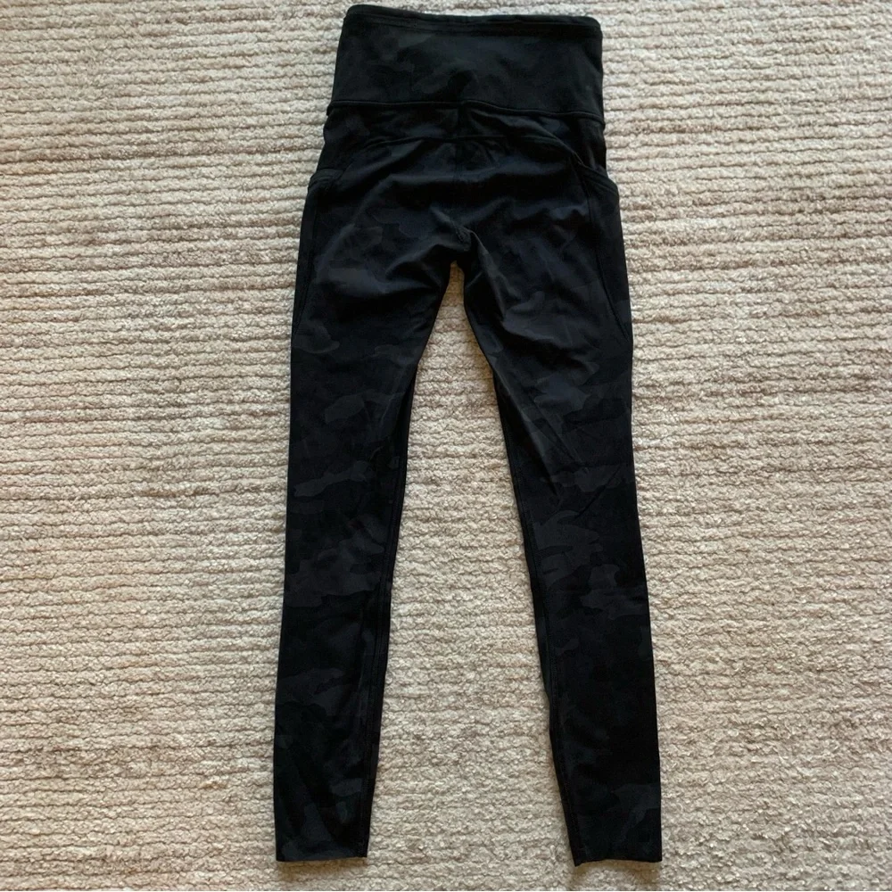 Lululemon Fast & Free Tight 25” Black Camo Size 2